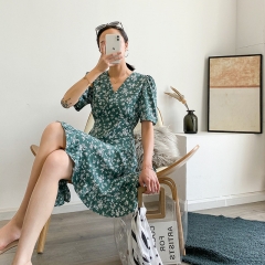 碎花连衣裙女V领仙女油画裙a字裙子