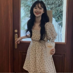 Korean chic retro sweet square neck bubble sleeve 