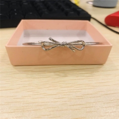 Bow bracelet