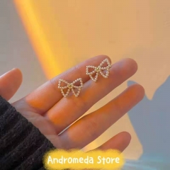 Pearl Bow Eargs